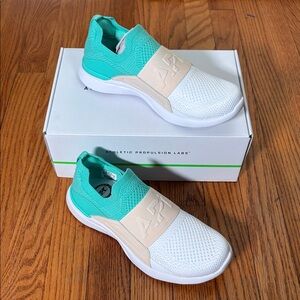 APL Techloom Bliss Slip-on Sneaker Running‎ Green White Size 6.5 NWT